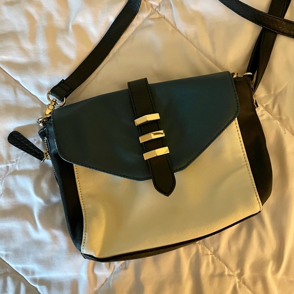 Mossimo Purse - Picture 3 of 5